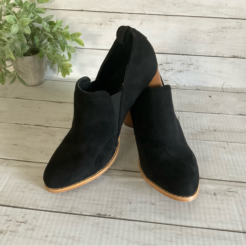 JoliMall Chic Black Suede Women's Heels, so cute & classy. Stacked heel, size 8